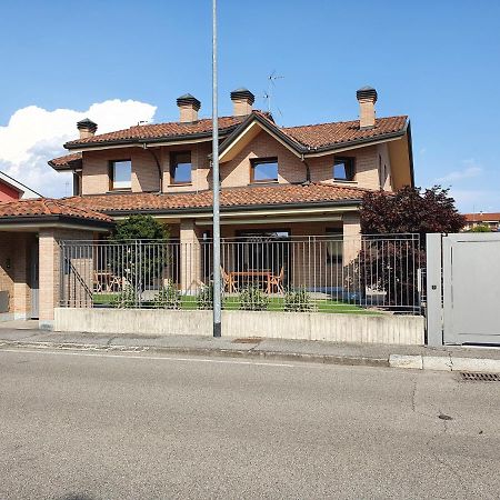 B&B Casa Sara Cassano D'adda Bagian luar foto